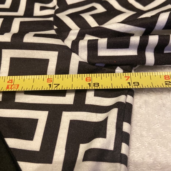 Black & White Long Sleeve Size L Top NWT - Picture 4 of 8